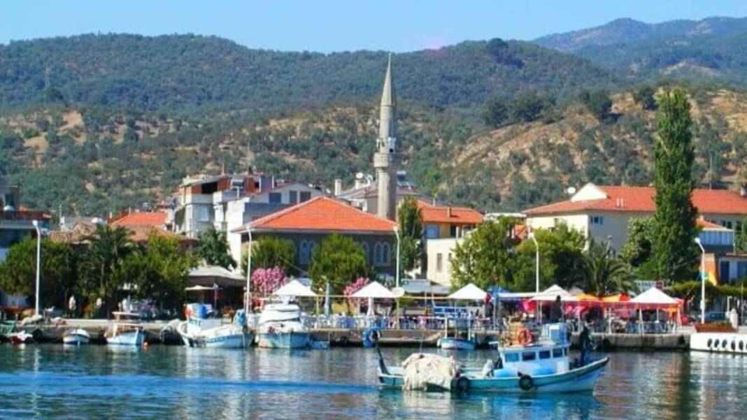 Cam gibi denizi ve el değmemiş doğası ile bu kasaba adeta cennet! Turistler o ilimize akın ediyor, keyfi bambaşka 6